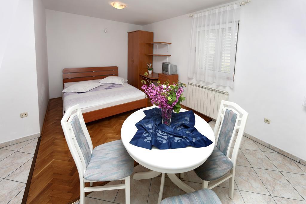 In Beautiful Split Apartment