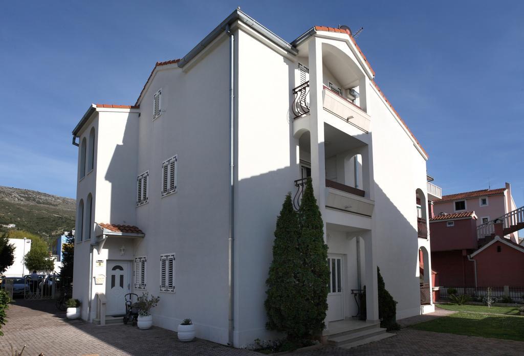 In Beautiful Split Apartment Podstrana