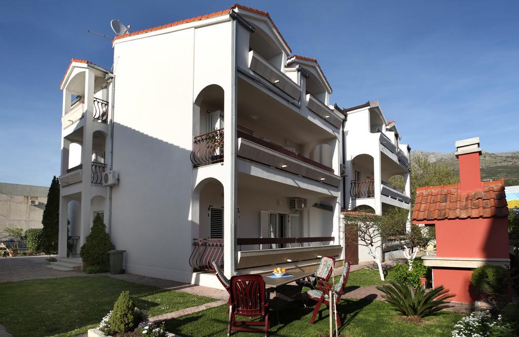 In Beautiful Split Apartment Podstrana